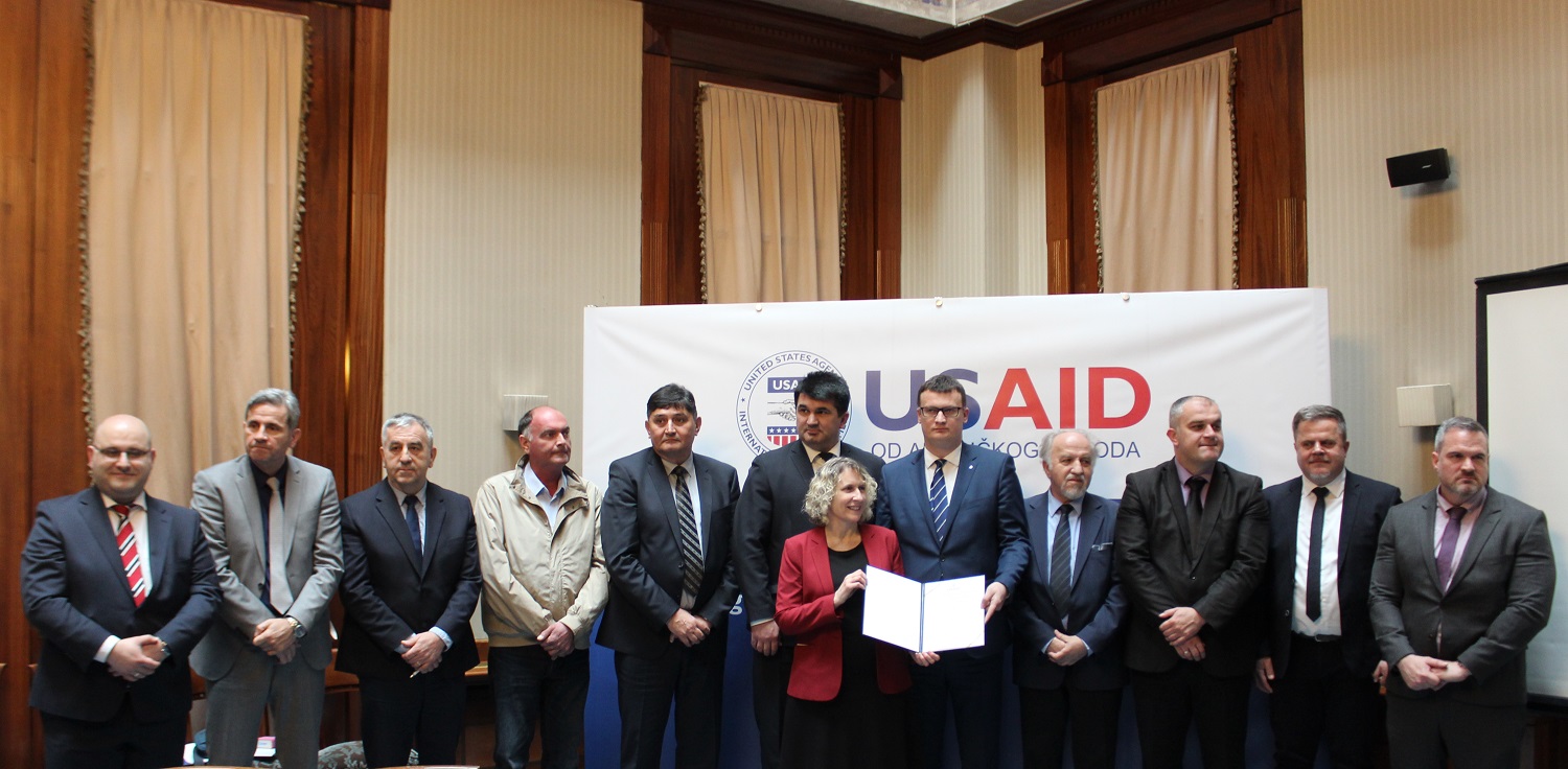 potpisivanje ugovora USAID